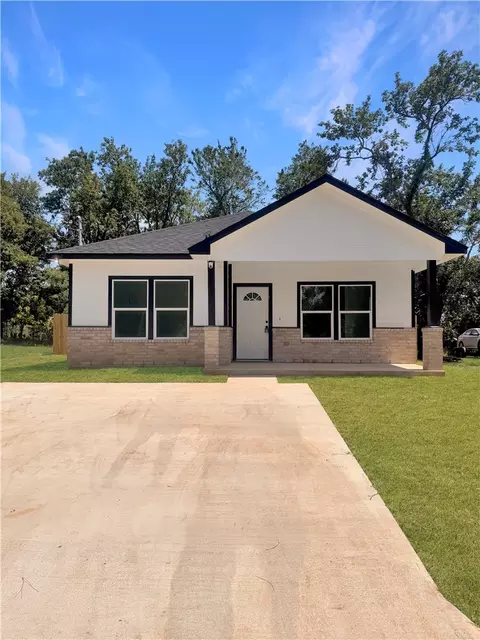 1317 New St, Hearne, TX 77859
