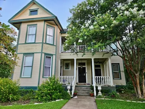 705 Teague St, Navasota, TX 77868