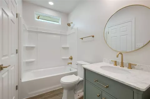 Bath - 2100 Cavitt Ave, Bryan, TX 77801 photo 2 of 3