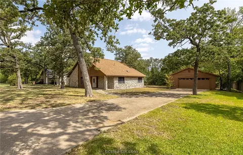 1215 Merry Oaks Dr, College Station, TX 77840