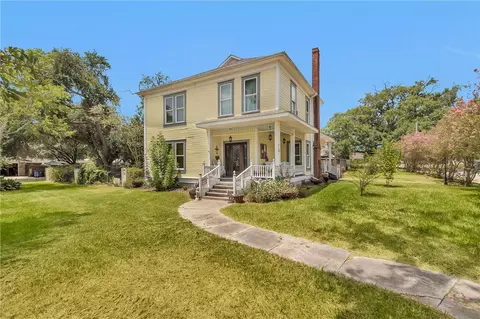 1017 Water St, Navasota, TX 77868