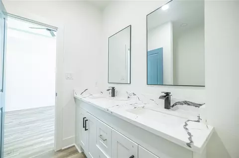 Bath - 605 E 21st St, Bryan, TX 77803 photo 2 of 3