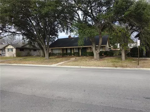 1103 Glade St, College Station, TX 77840