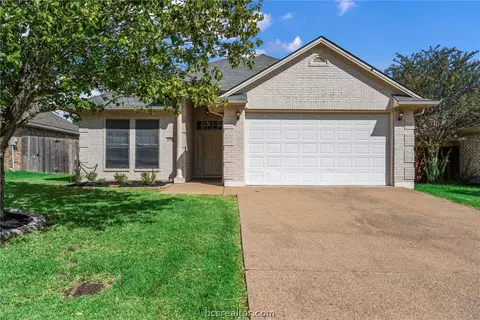 208 Stuttgart Cir, College Station, TX 77845