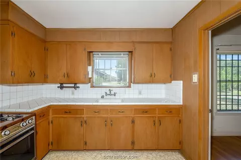Kitchen - 303 Borderbrook Dr, Bryan, TX 77801 photo 2 of 2