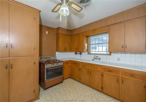 Kitchen - 303 Borderbrook Dr, Bryan, TX 77801 photo 1 of 2