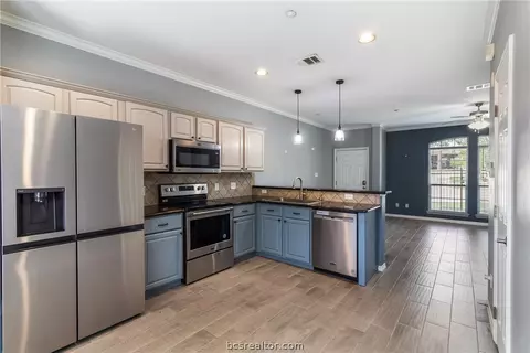 305 Holleman Drive E 301, College Station, TX 77840