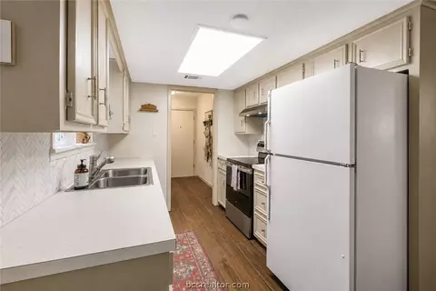 Kitchen - 602 Cache Cove A, Bryan, TX 77802 photo 4 of 4