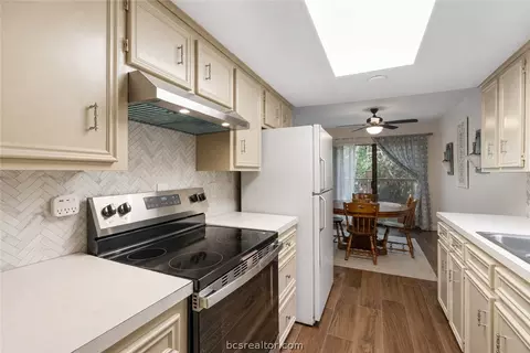 Kitchen - 602 Cache Cove A, Bryan, TX 77802 photo 3 of 4