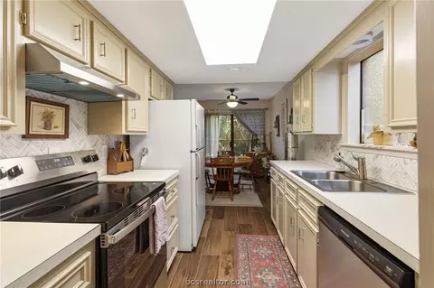 Kitchen - 602 Cache Cove A, Bryan, TX 77802 photo 2 of 4