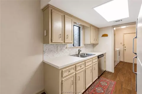 Kitchen - 602 Cache Cove A, Bryan, TX 77802 photo 4 of 5