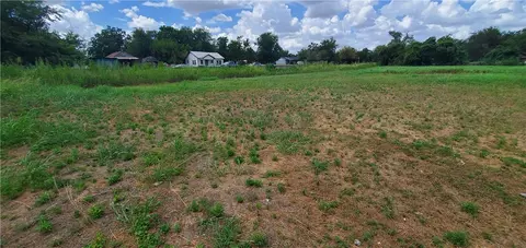 906 810 7th St W, Cameron, TX 76520 photo 5