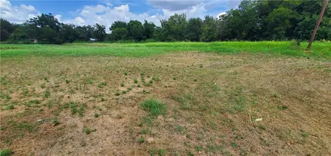 906 810 7th St W, Cameron, TX 76520 photo 6