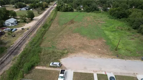 906 810 7th St W, Cameron, TX 76520 photo 2
