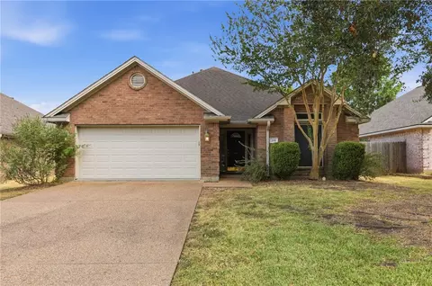 208 Bernburg Ct, College Station, TX 77845