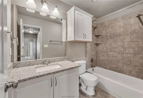 Bath - 2029 Jester Trl, Bryan, TX 77807 photo 3 of 4