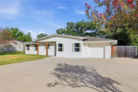 Exterior - 304 Dunn St, Bryan, TX 77801 photo 2 of 8
