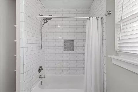 Bath - 304 Dunn St, Bryan, TX 77801 photo 4 of 7