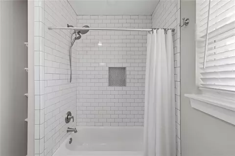 Bath - 304 Dunn St, Bryan, TX 77801 photo 4 of 8
