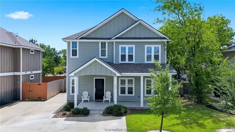 612 Peyton St, College Station, TX 77840