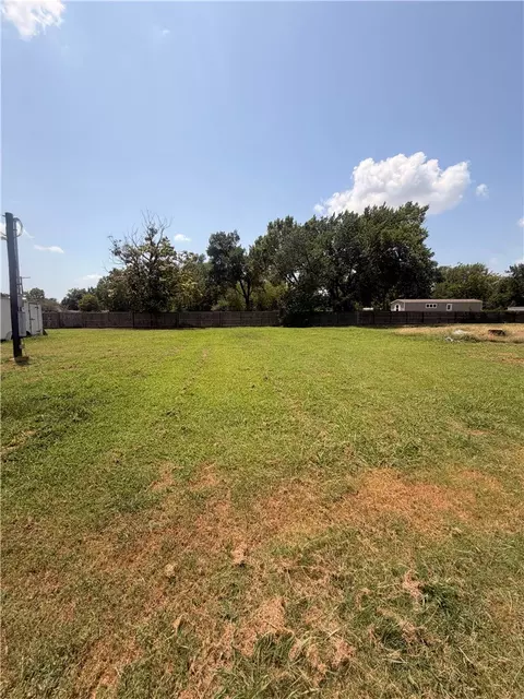 404 N Wrangler St, Franklin, TX 77856