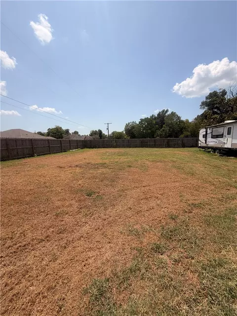 402 Wrangler St, Franklin, TX 77856