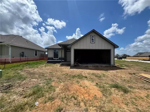 1527 Birdie Ct, Navasota, TX 77868