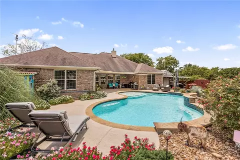 22209 Pierce St, Navasota, TX 77868