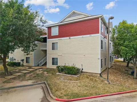 521 SW Parkway 303, College Station, TX 77840