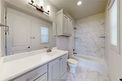 Bath - 5015 Highline Dr, Bryan, TX 77802 photo 2 of 6