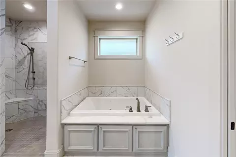 Bath - 5015 Highline Dr, Bryan, TX 77802 photo 4 of 6