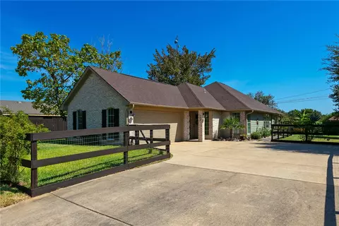 703 Meadow Brook Dr, Caldwell, TX 77836