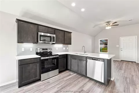 Kitchen - 2789 Buccaneer Trl, Bryan, TX 77803 photo 3 of 4