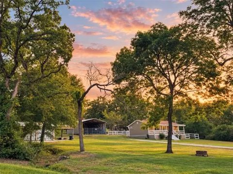 11262 Debbie Ln, Iola, TX 77861