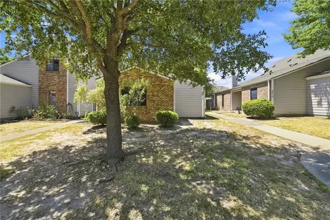 2512 Cross Timbers Dr, College Station, TX 77840