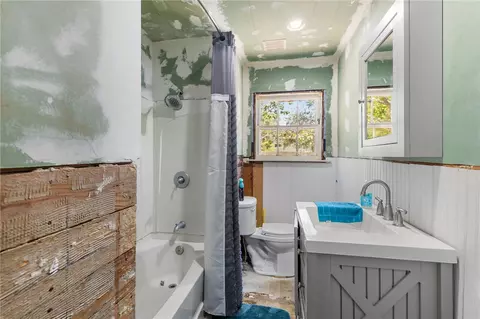 Bath - 305 Hensel Ave, Bryan, TX 77801 photo 1 of 1