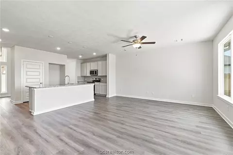 Living - 2517 Maskavich Ct, Bryan, TX 77807 photo 2 of 6