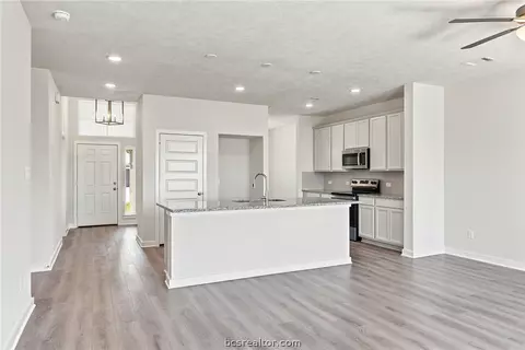 Entry Way - 2517 Maskavich Ct, Bryan, TX 77807 photo 4 of 5