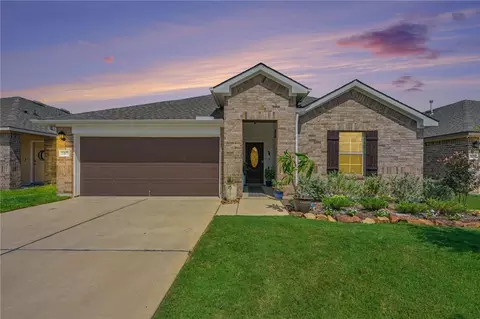 2403 Divot Ln, Navasota, TX 77868
