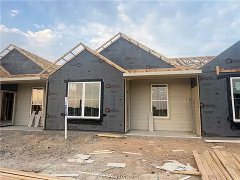 10538 Berry Branch Ln, College Station, TX 77845