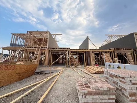 10523 Berry Branch Ln, College Station, TX 77845
