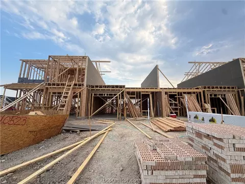 10523 Berry Branch Ln, College Station, TX 77845