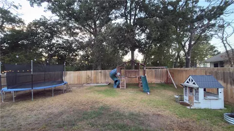 2415 Lightfoot Ln NE, Bryan, TX 77803 photo 15