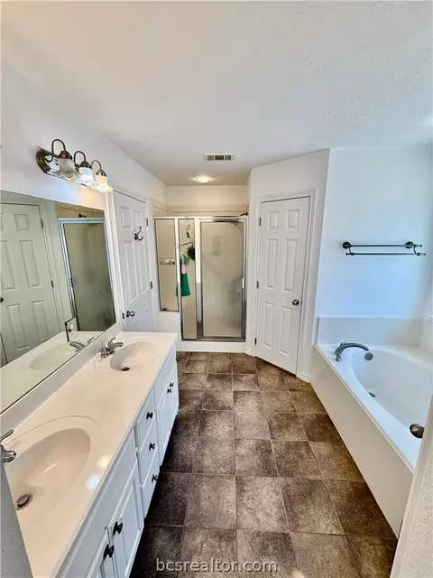 Bath - 2604 Priscilla Ct, Bryan, TX 77802 photo 2 of 3
