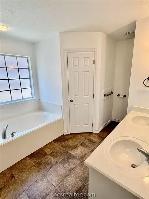 Bath - 2604 Priscilla Ct, Bryan, TX 77802 photo 1 of 3