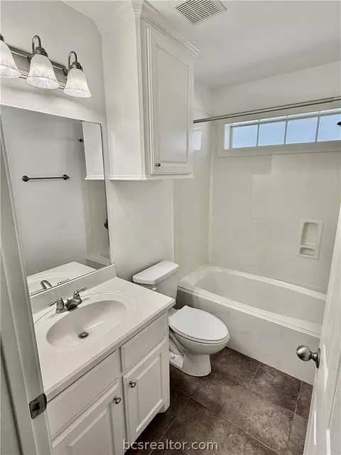 Bath - 2604 Priscilla Ct, Bryan, TX 77802 photo 3 of 3
