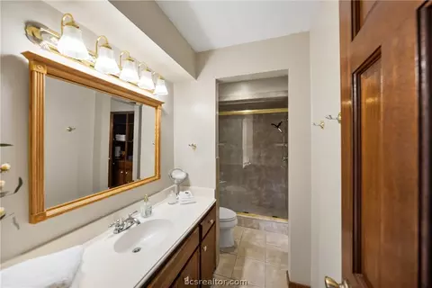 Bath - 25948 Nelson Rd, Hempstead, TX 77445 photo 4 of 5