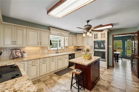 Kitchen - 25948 Nelson Rd, Hempstead, TX 77445 photo 2 of 3