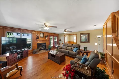 Living - 25948 Nelson Rd, Hempstead, TX 77445 photo 2 of 3