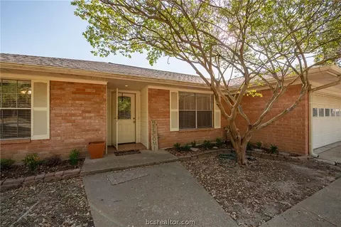 1819 Leona Dr, College Station, TX 77840